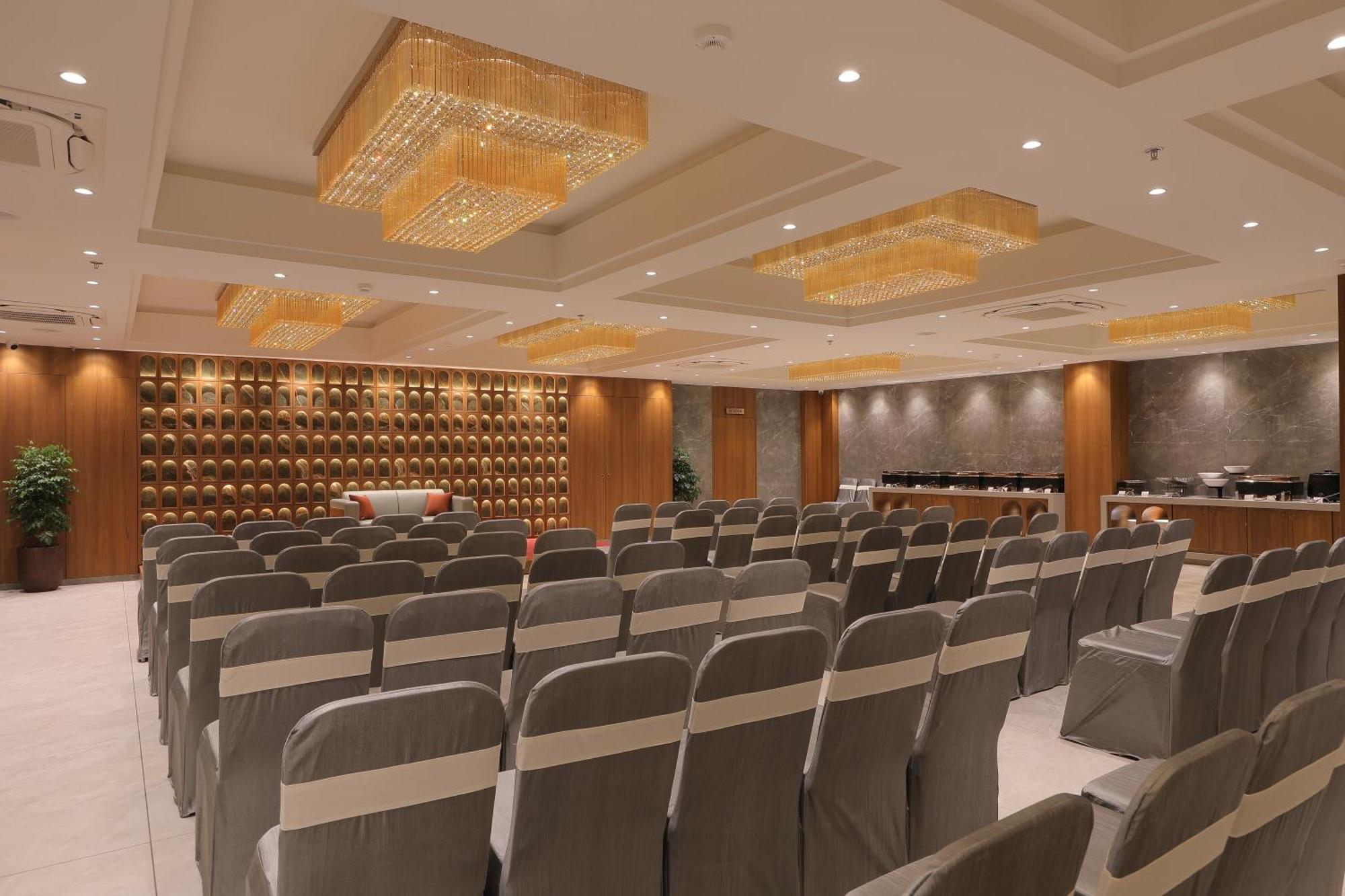 Plenteous Inn Ahmedabad Exterior foto