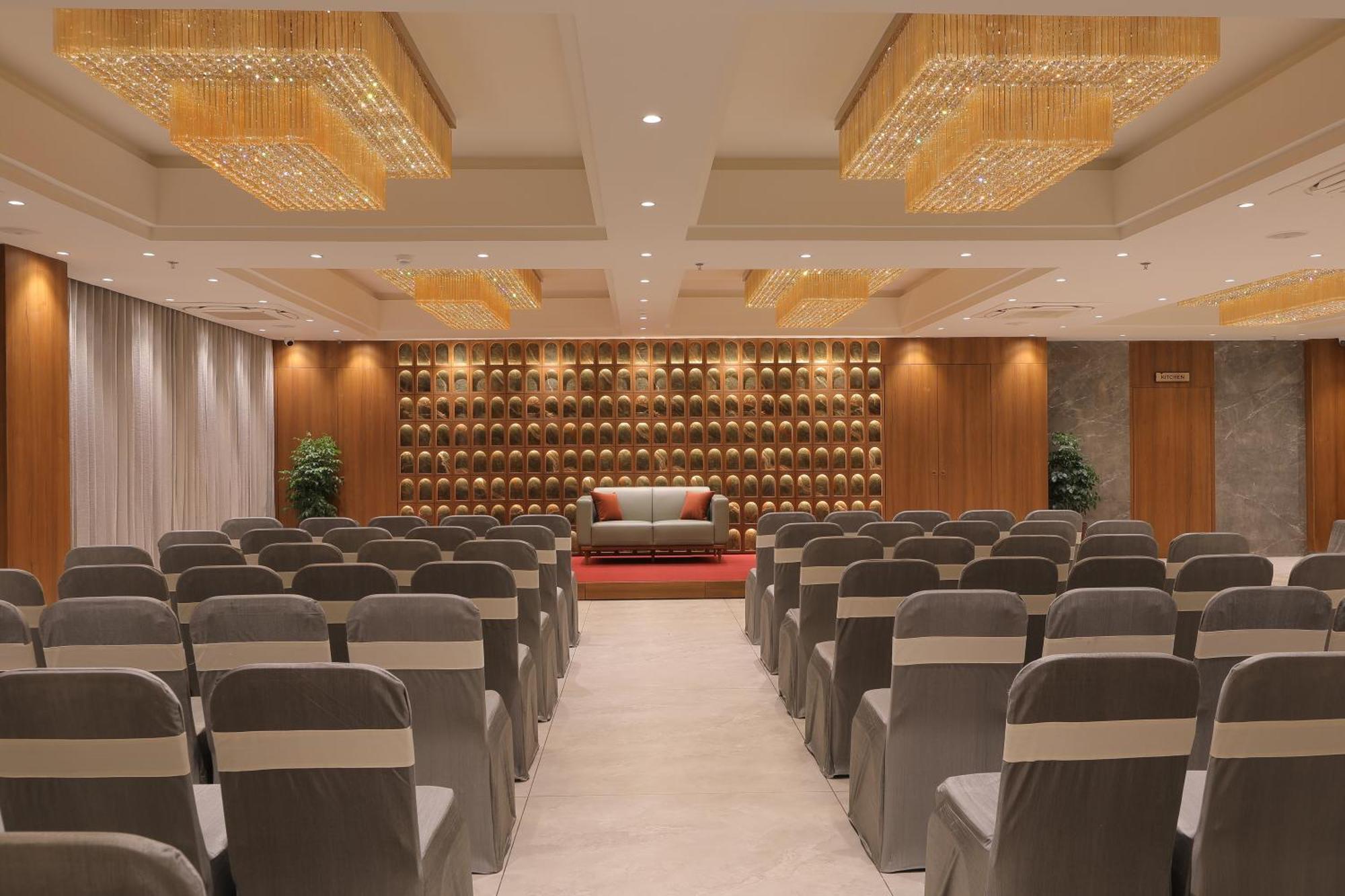 Plenteous Inn Ahmedabad Exterior foto
