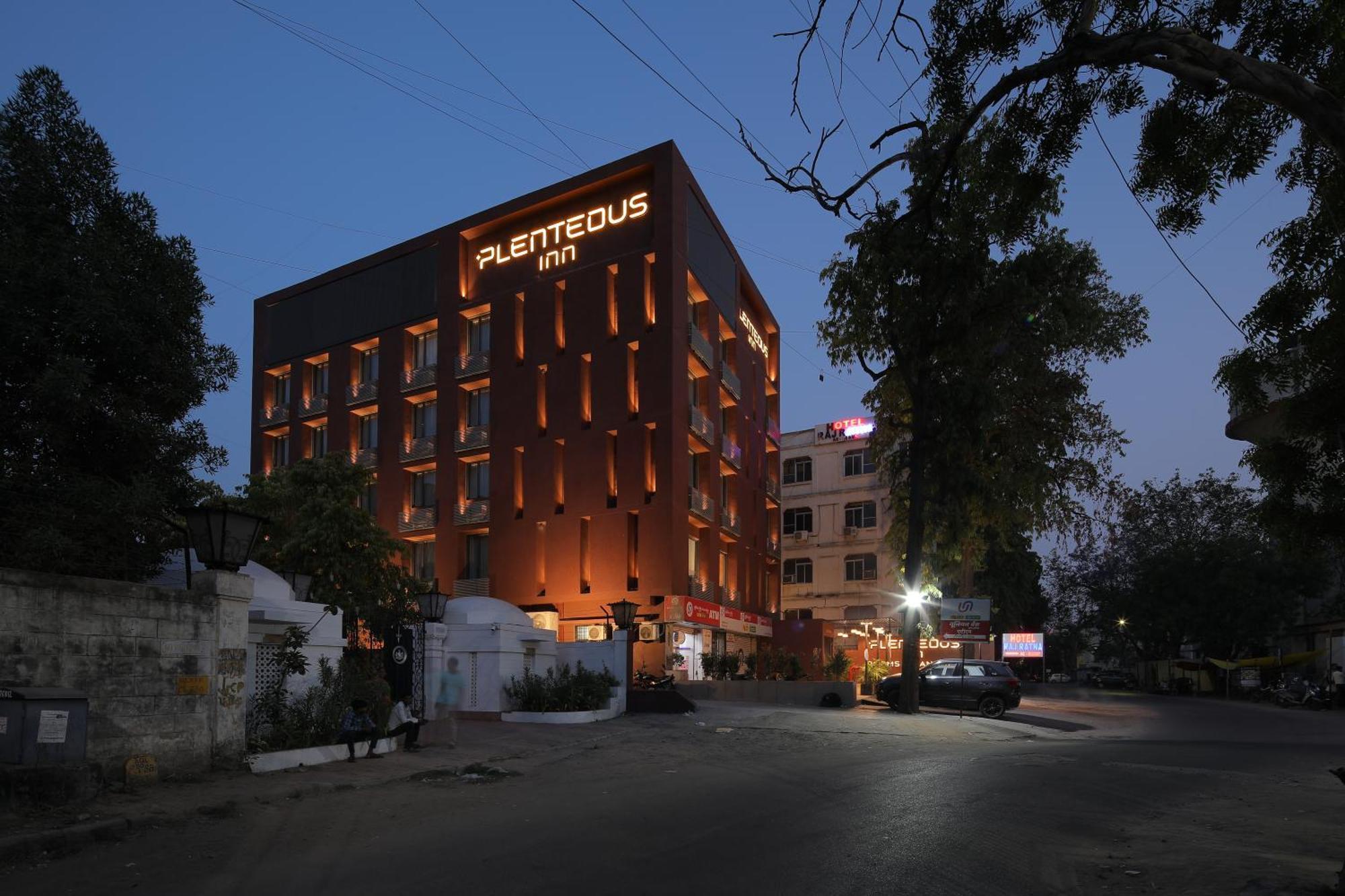 Plenteous Inn Ahmedabad Exterior foto