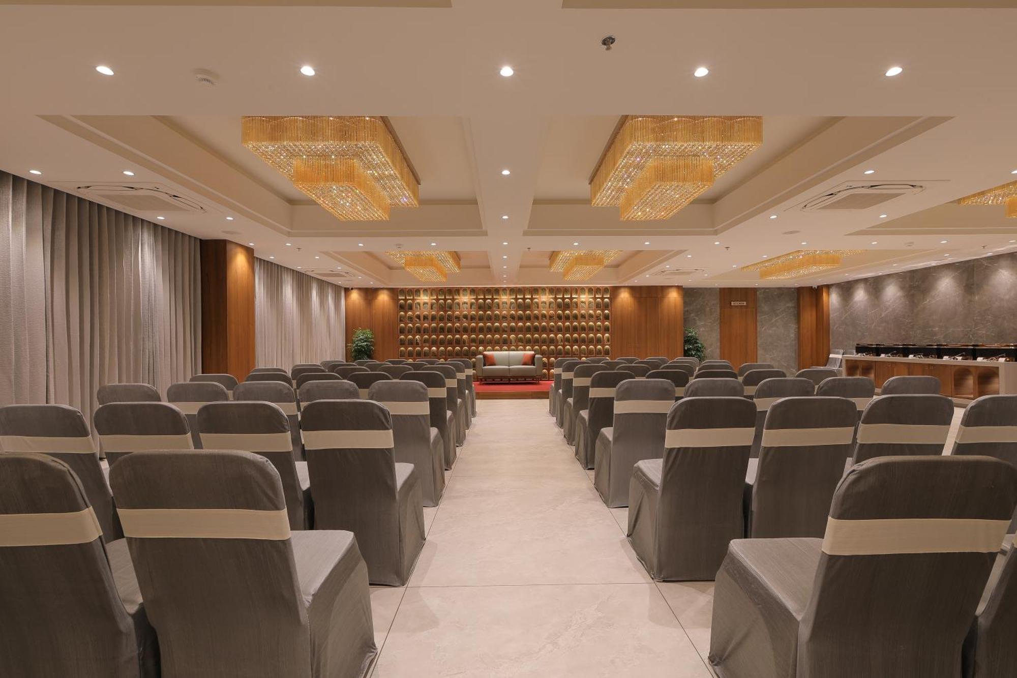 Plenteous Inn Ahmedabad Exterior foto